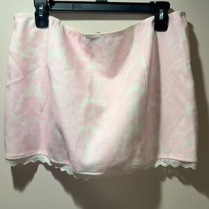 Edikted pink mini skirt with lace detailing on the bottom
Never worn